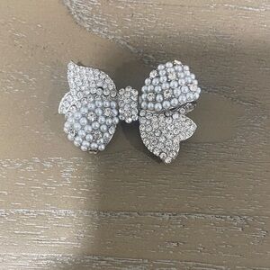 Elegant Pearl and Rhinestone Bow Brooch